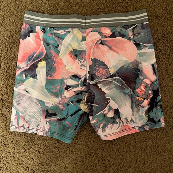 FP Floral Bike Short 12x12 - Picture 4 of 5